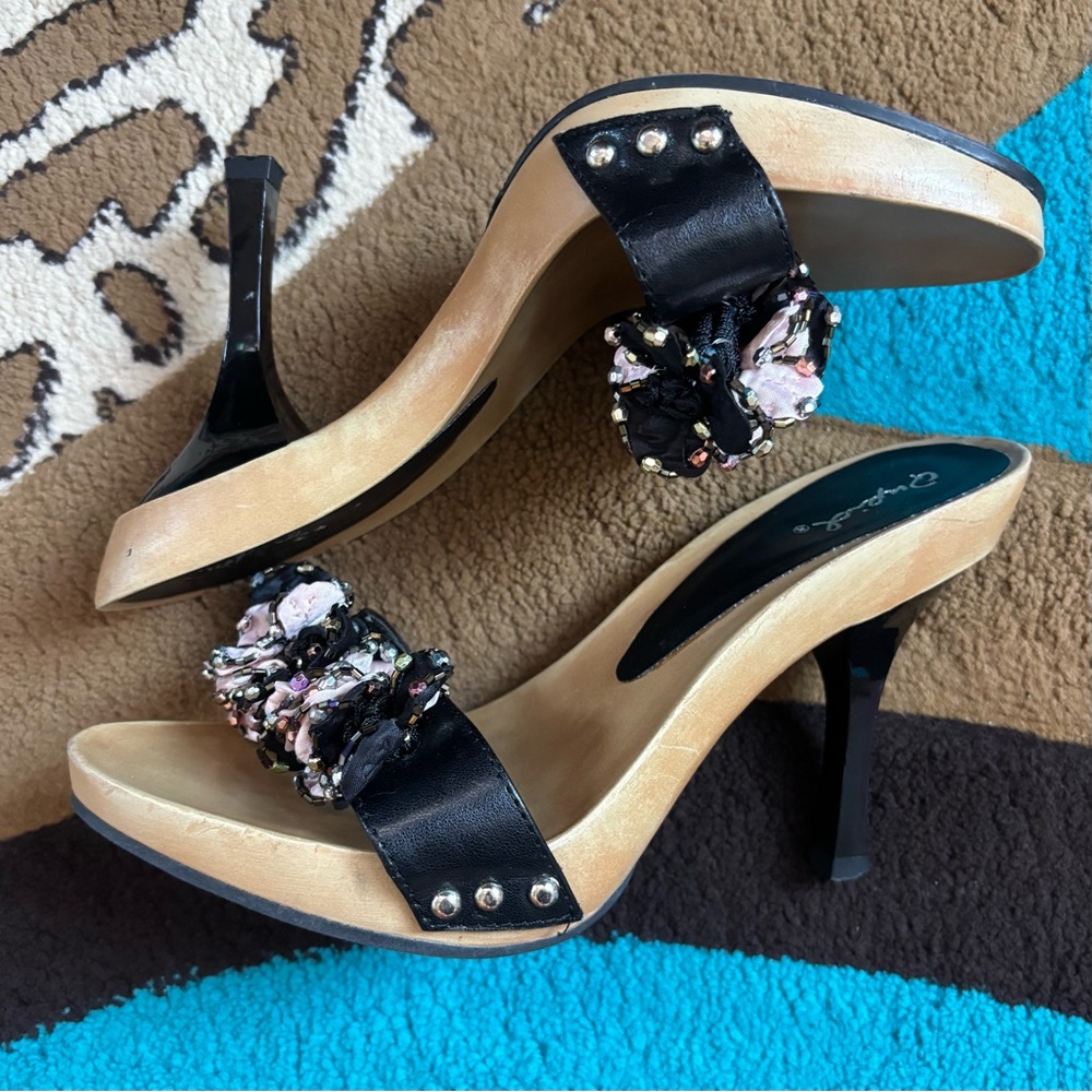 Qupid Black Heels with Pink Floral Embellishments - Picture 4 of 6